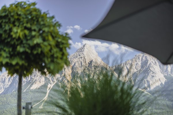 hotel-hubertushof-lermoos-ausblick-sonnenspitze-5570.jpg