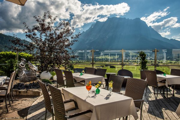 hotel-hubertushof-sonnenterrasse-782b-c-muehlbacher.jpg